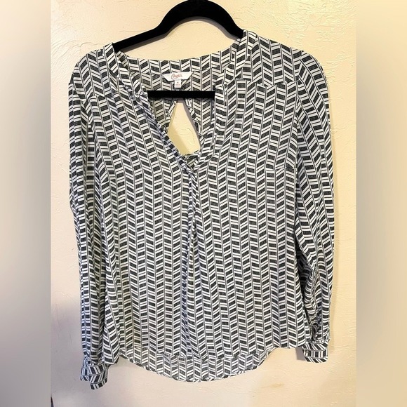 Candie's Tops - Candies Womens Black White Geometric Chevron Keyhole Back Blouse Medium